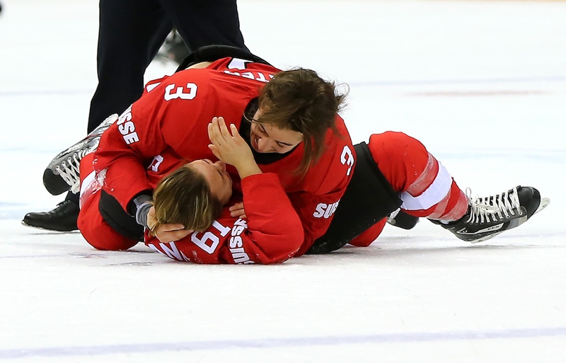 Illustration for article titled Swiss Women's Hockey Team Wins Bronze Thanks To This Empty Netter